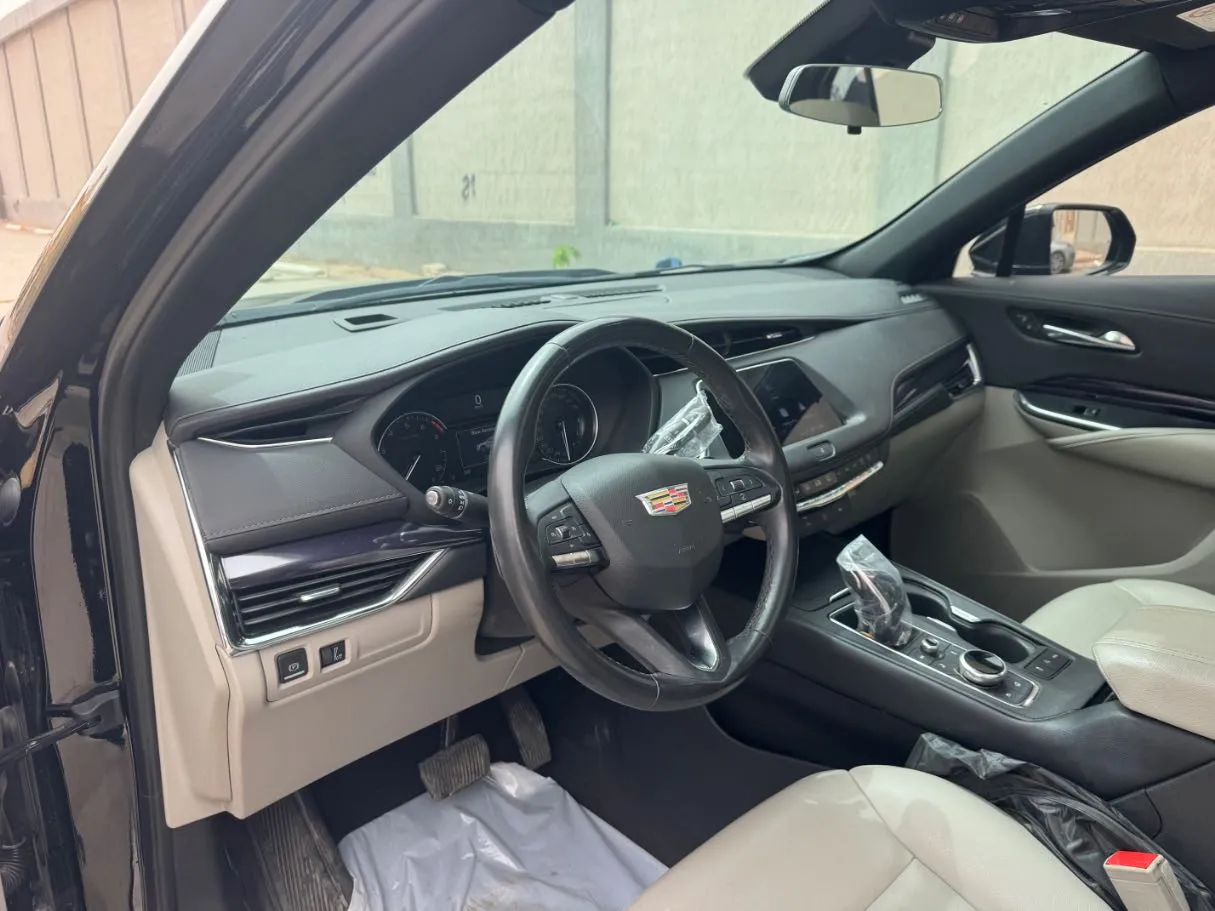 Car image 12