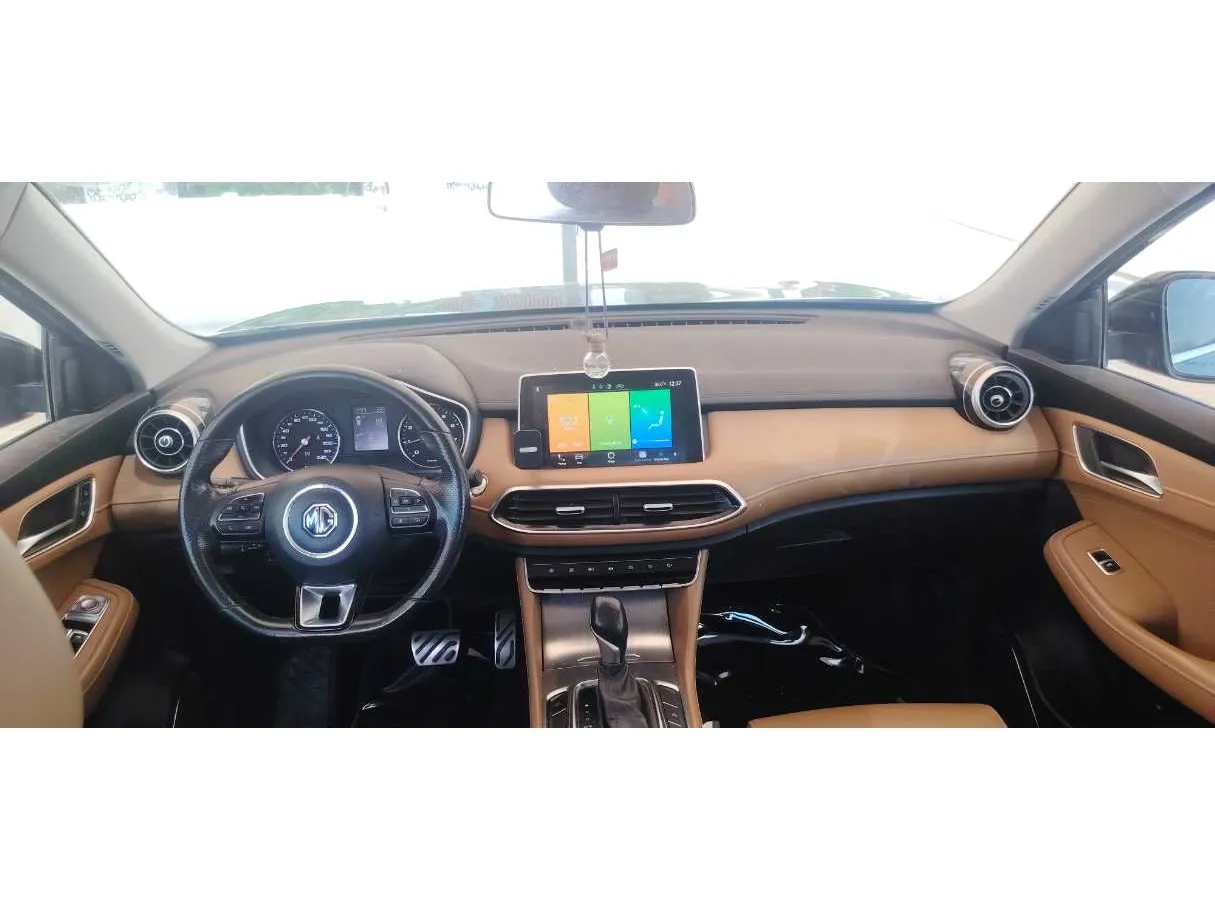 Car image 17