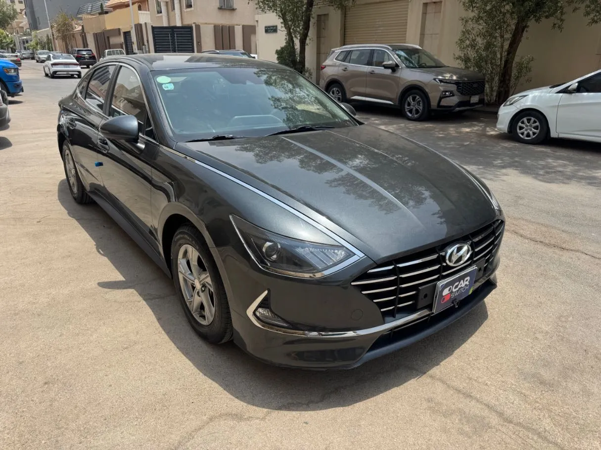 Car image 3