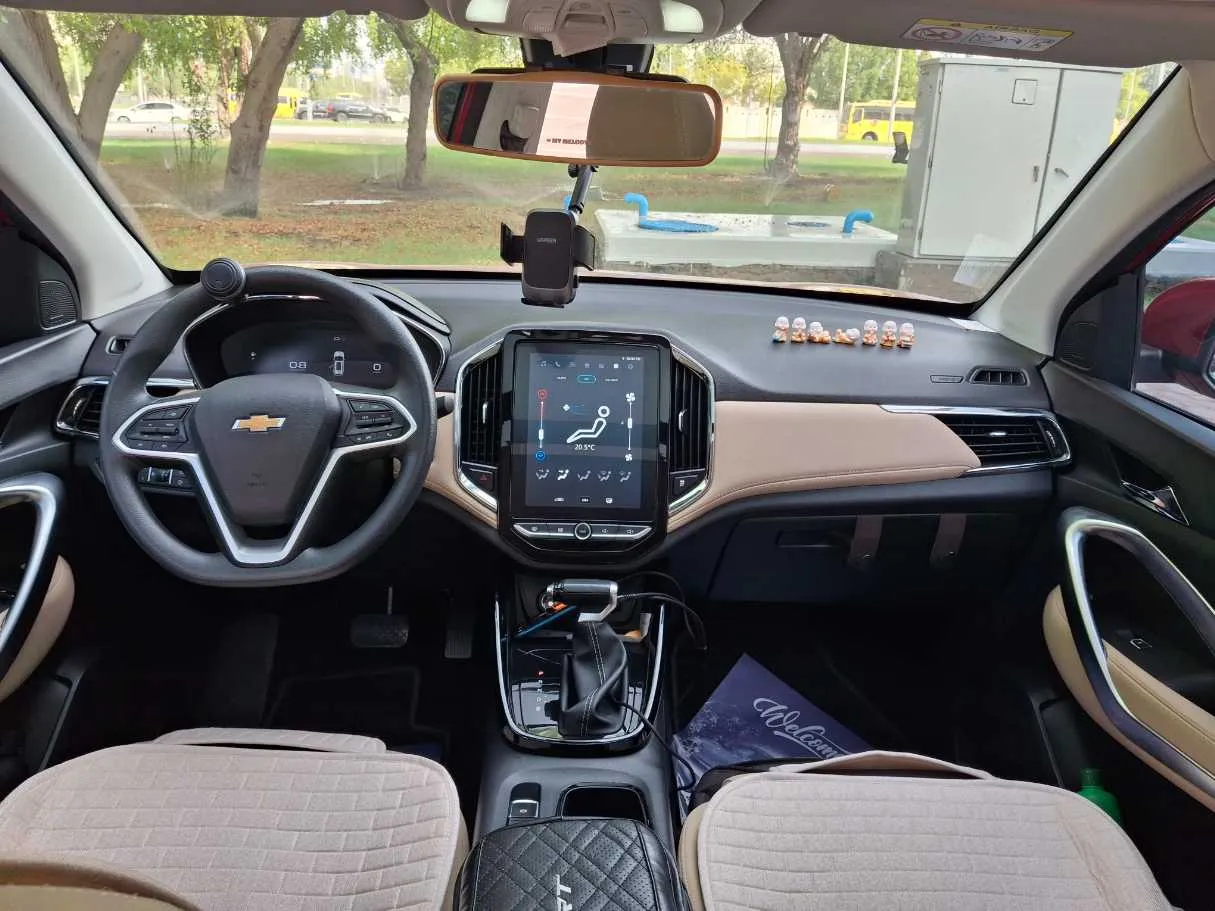 Car image 14