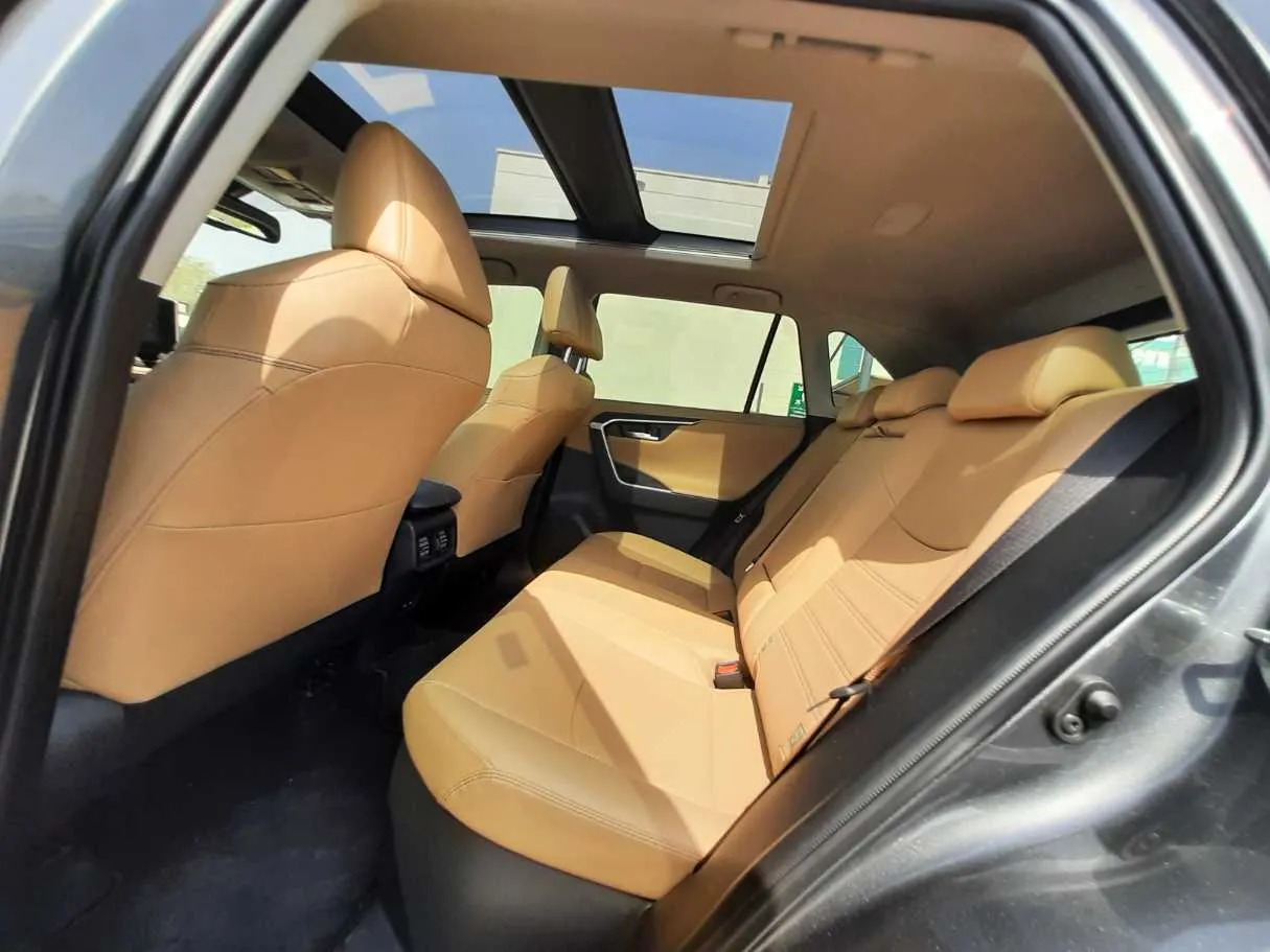 Car image 13