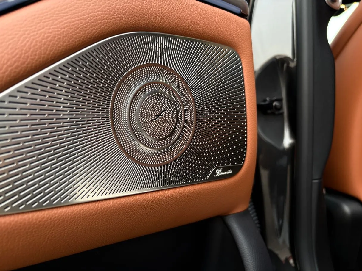 Car image 38