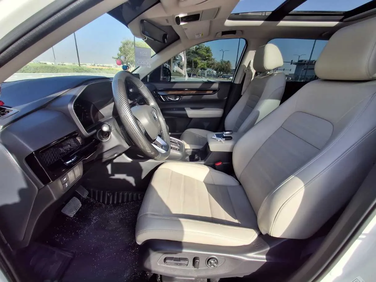 Car image 12