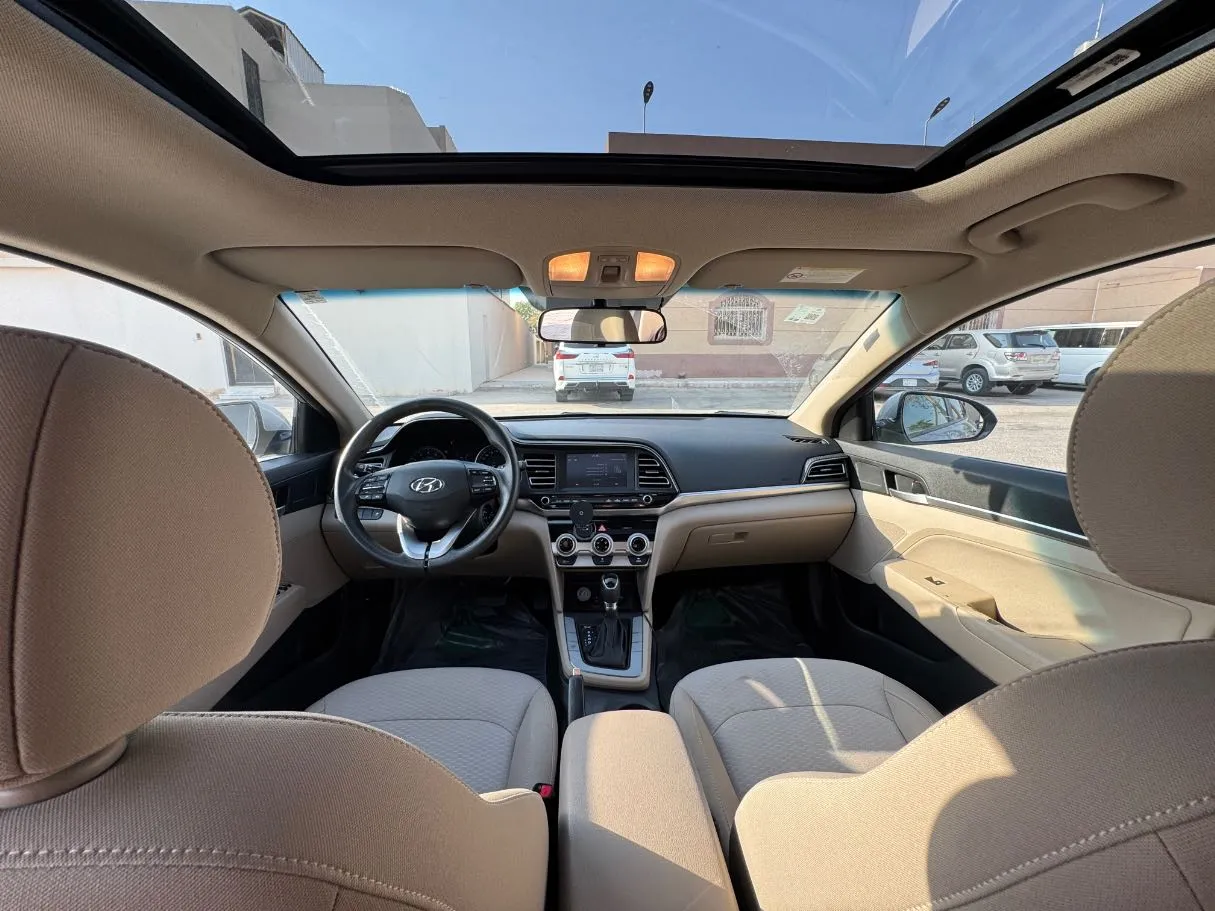 Car image 14