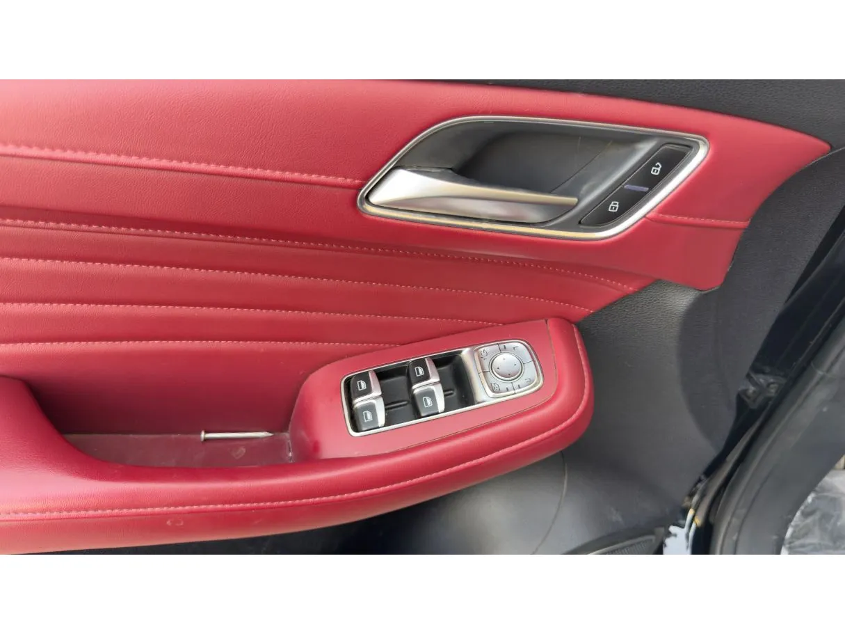 Car image 24