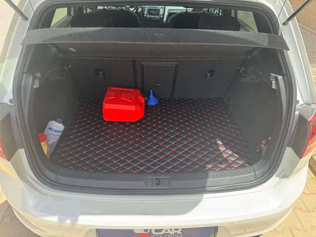 Car image 20