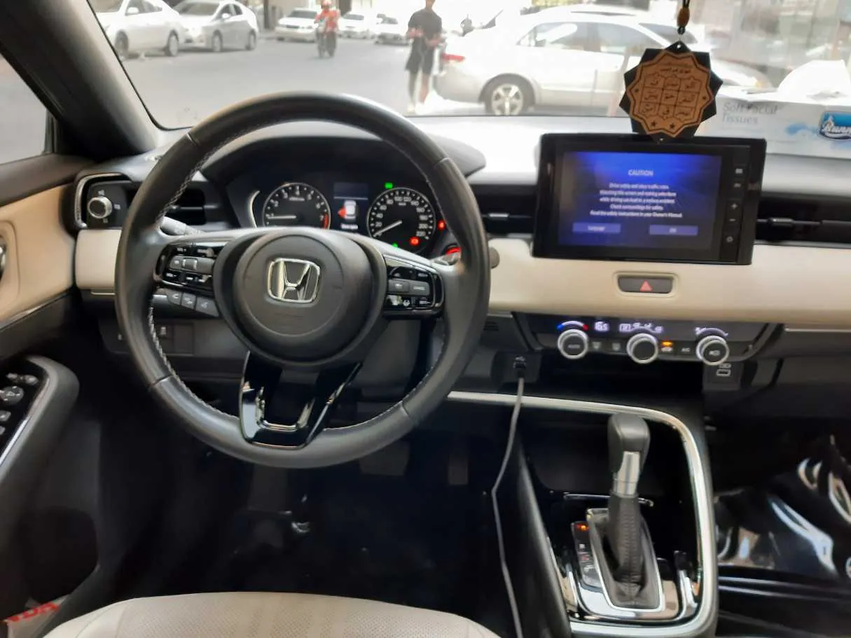 Car image 17