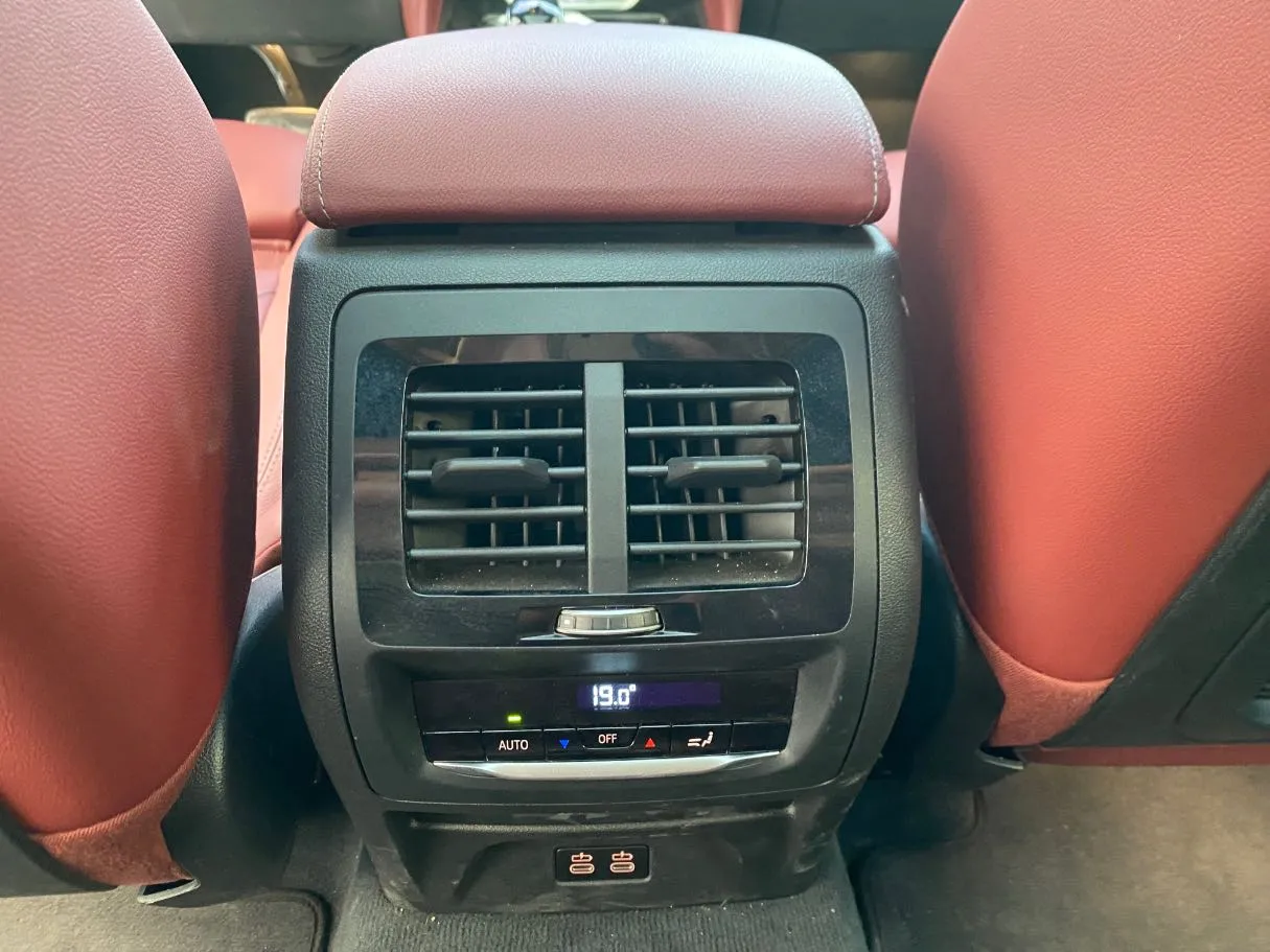 Car image 28