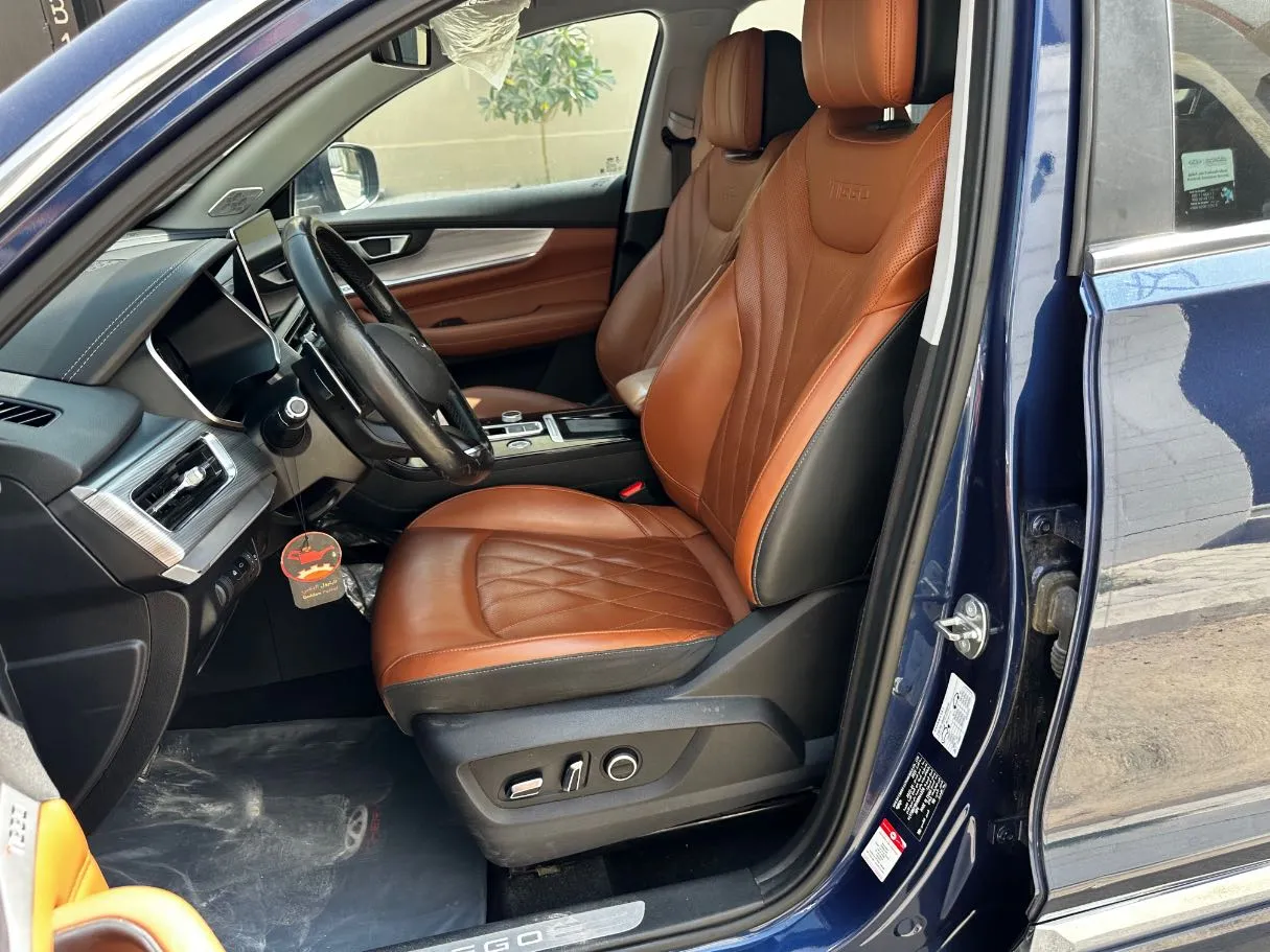 Car image 12