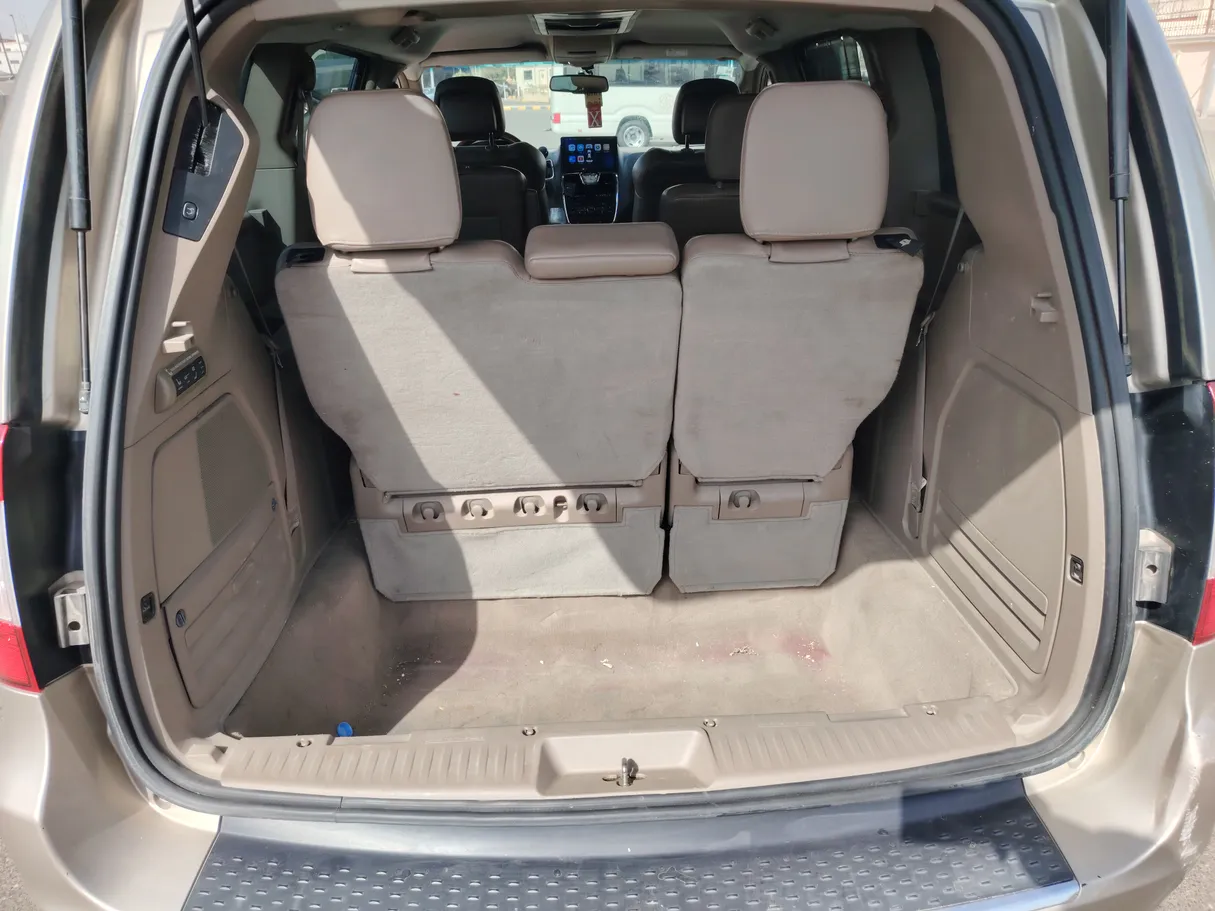 Car image 24