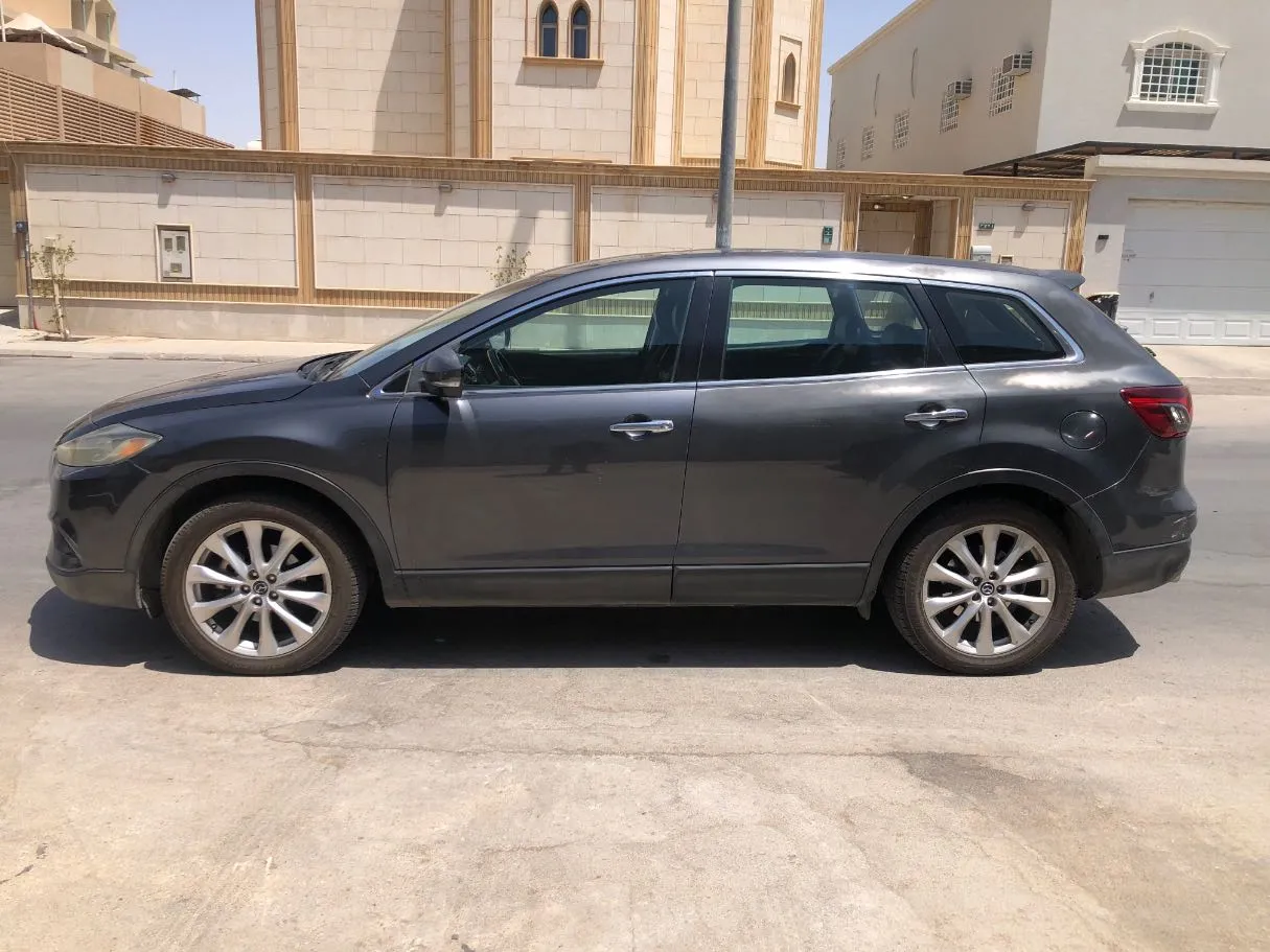 Car image 8