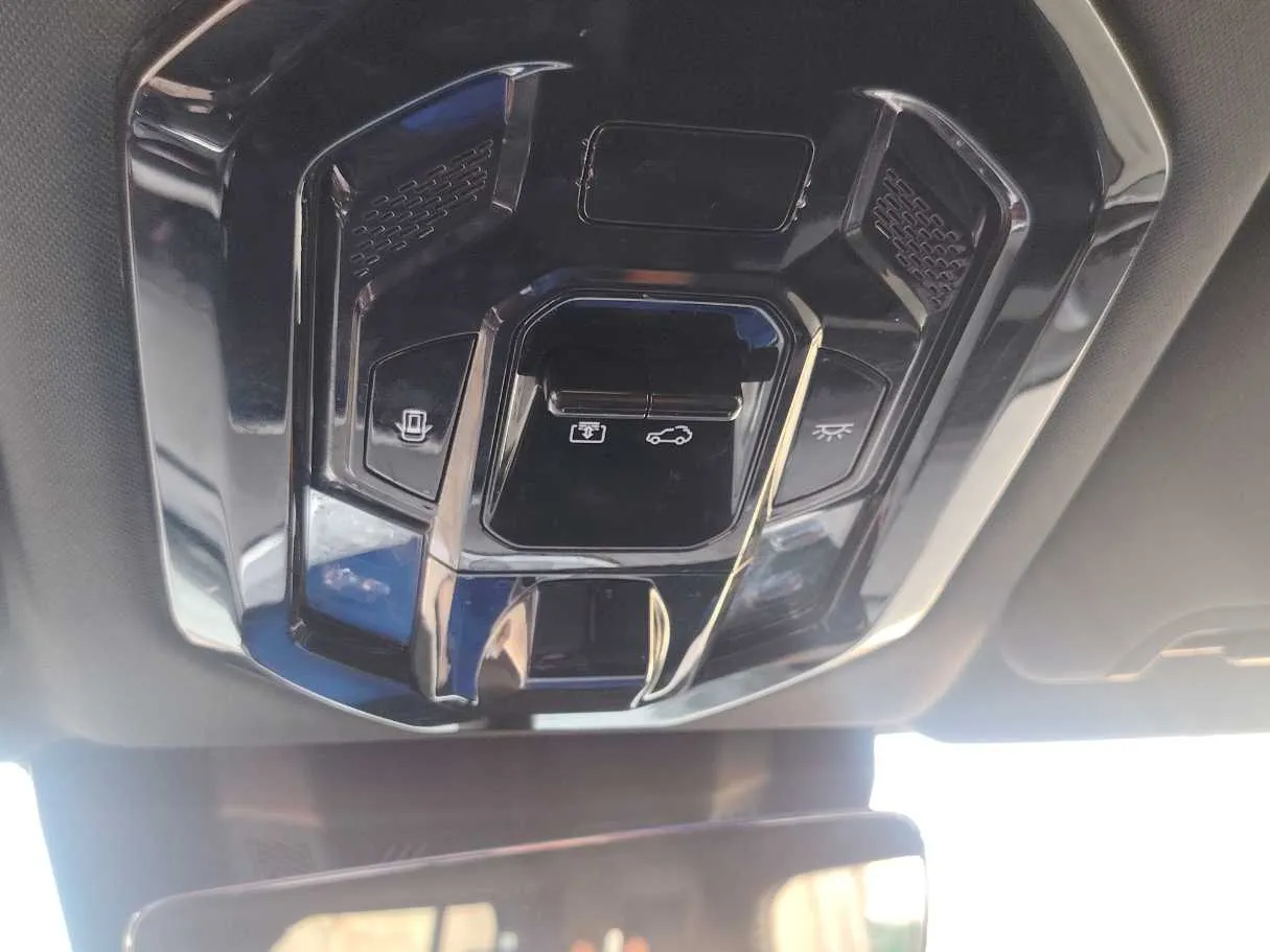 Car image 27