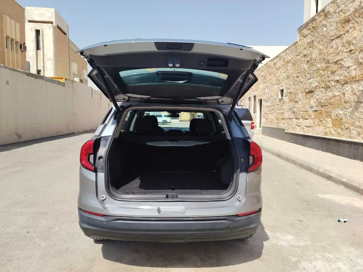 Car image 24