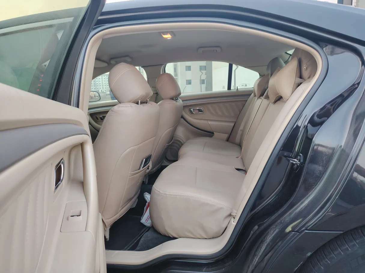 Car image 16