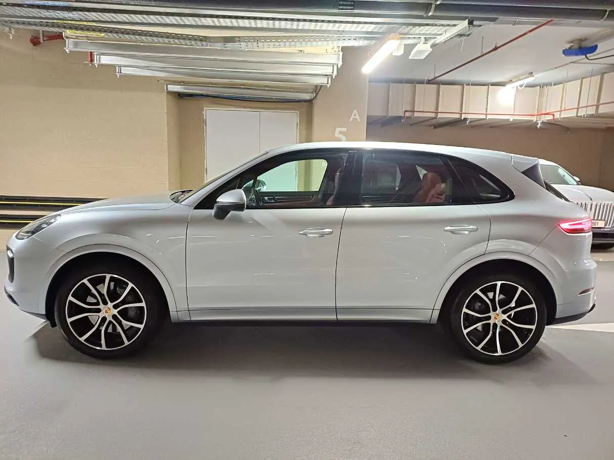 Car image 8