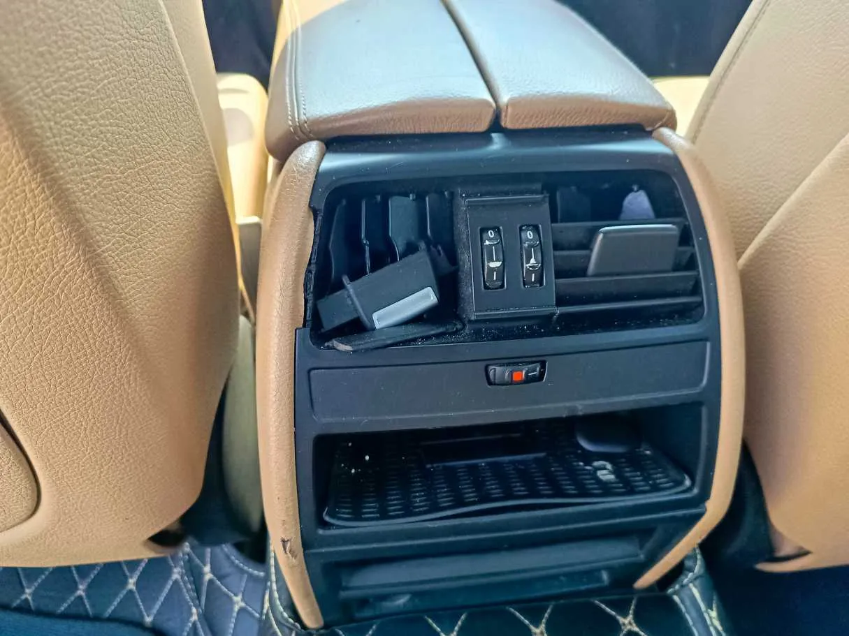 Car image 28