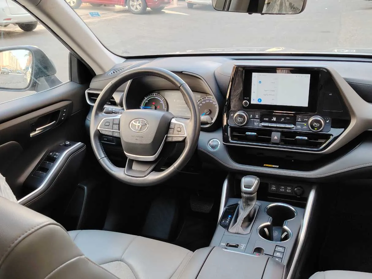 Car image 25