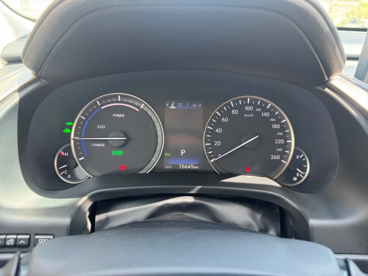Car image 17