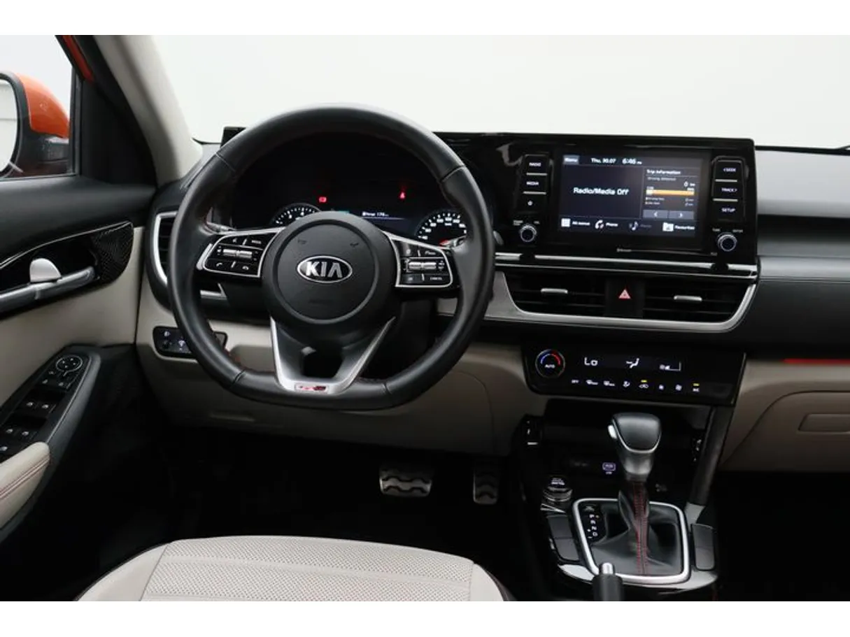 Car image 15