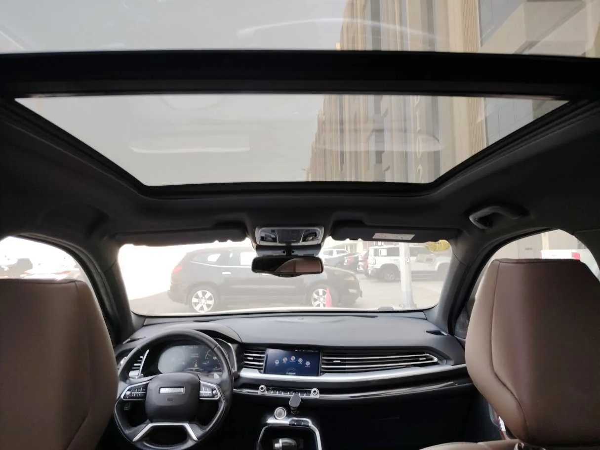 Car image 18