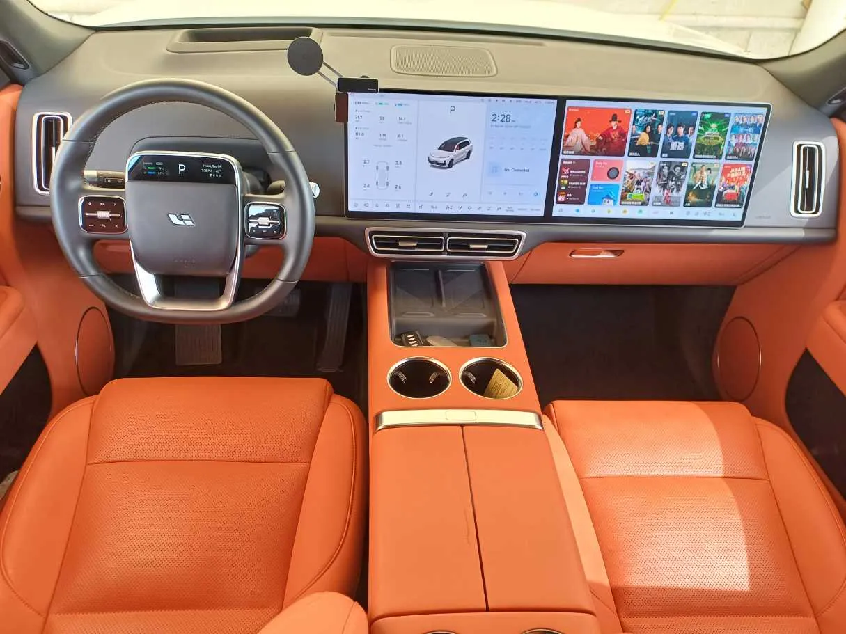 Car image 18