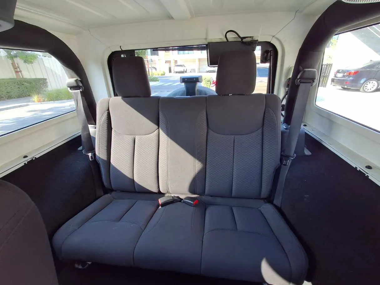 Car image 18