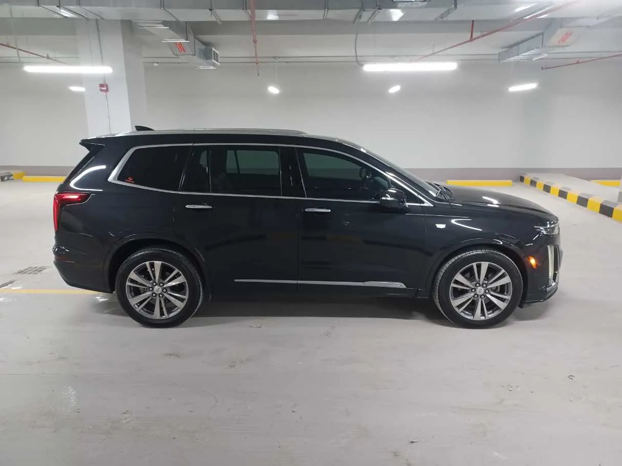 Car image 4