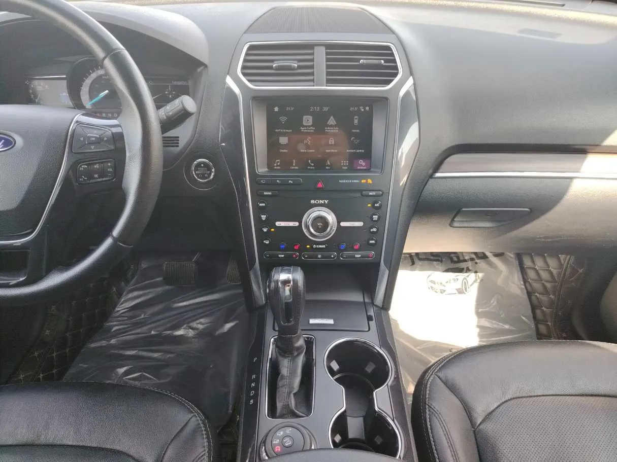 Car image 18