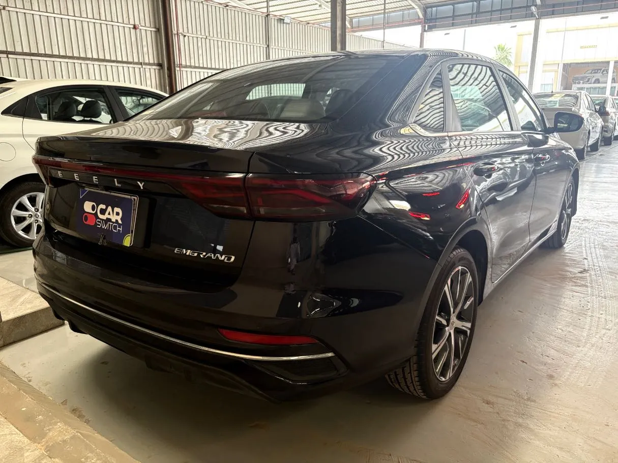 Car image 5