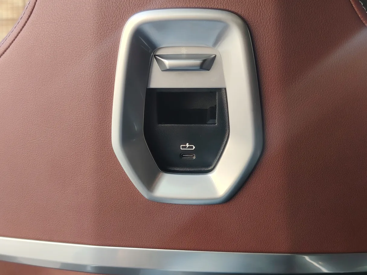 Car image 30