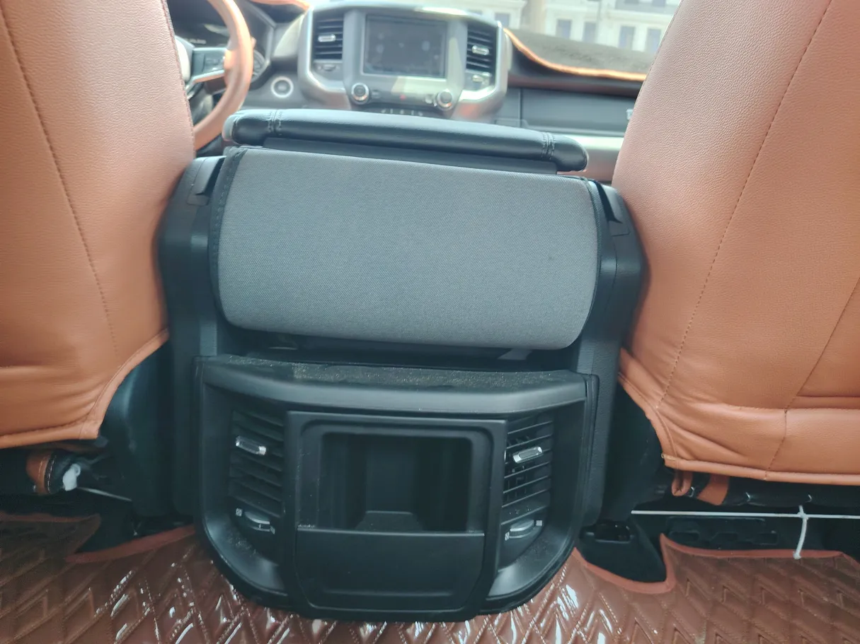 Car image 26