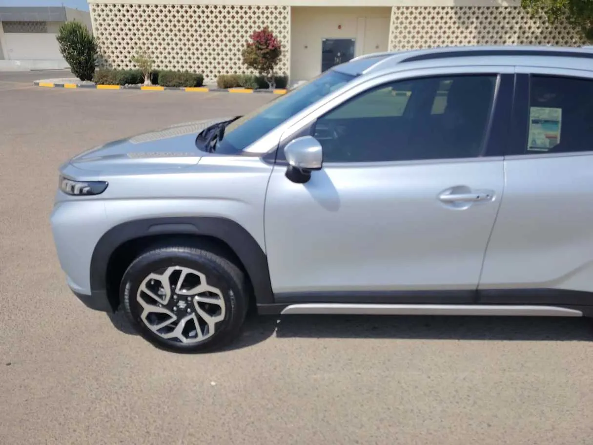 Car image 9