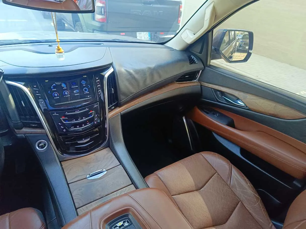 Car image 38