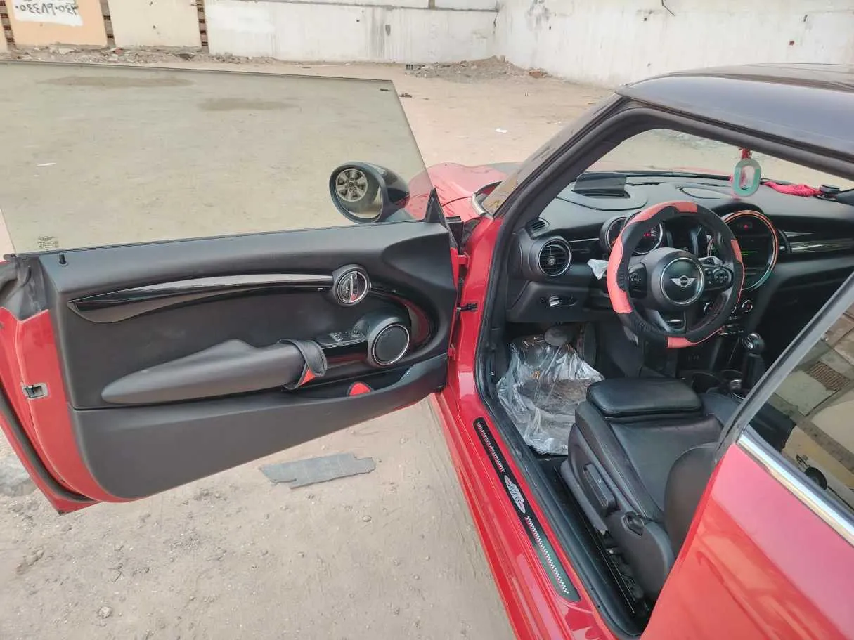 Car image 11