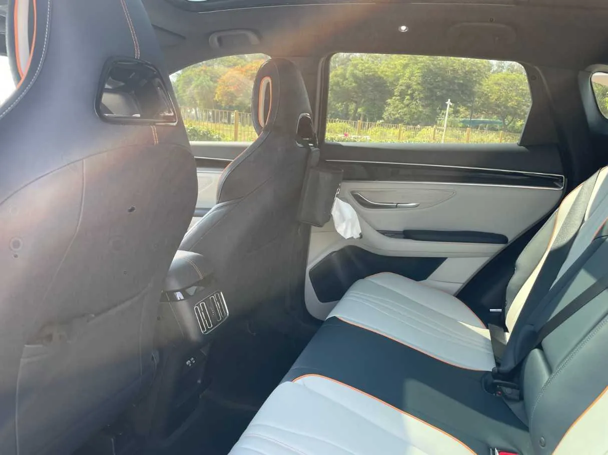 Car image 22
