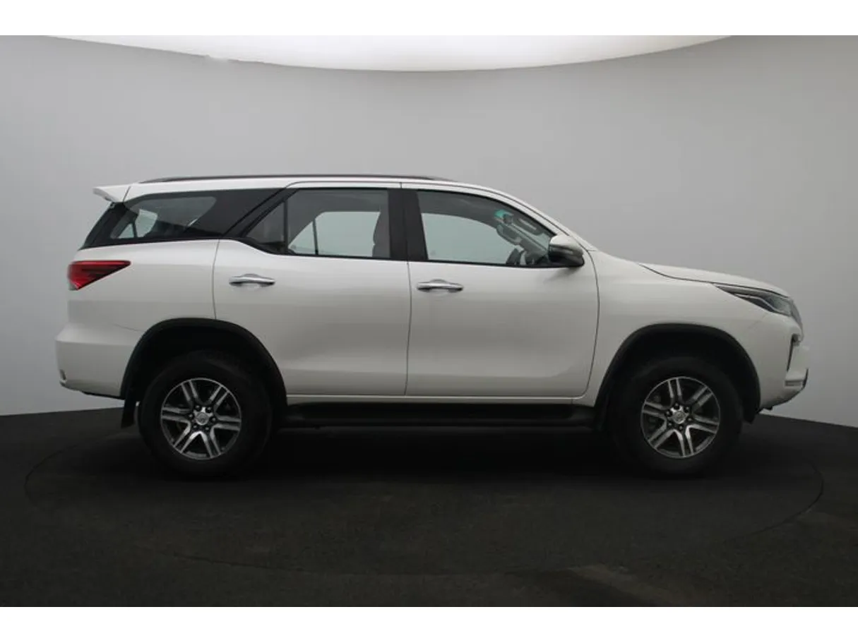 Car image 13