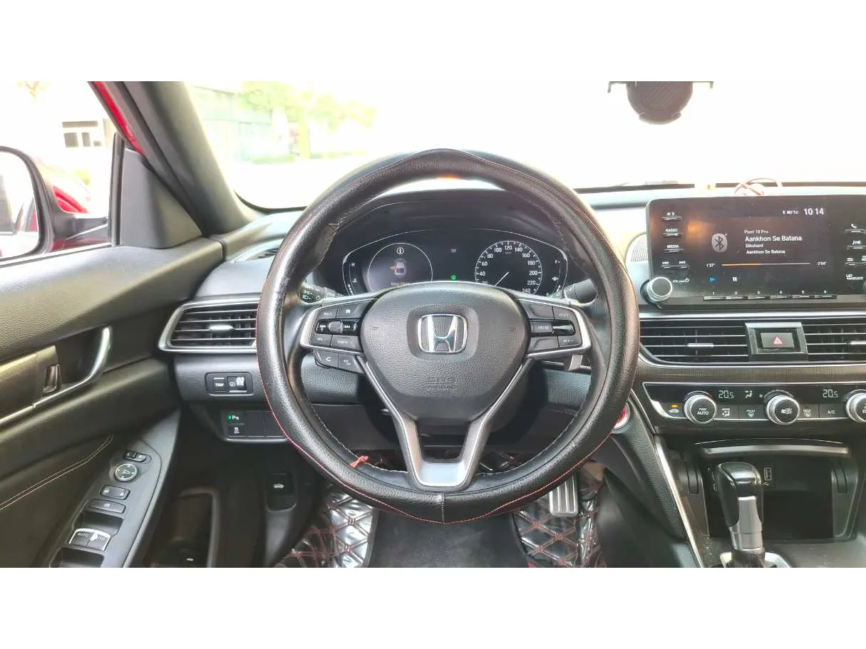 Car image 17