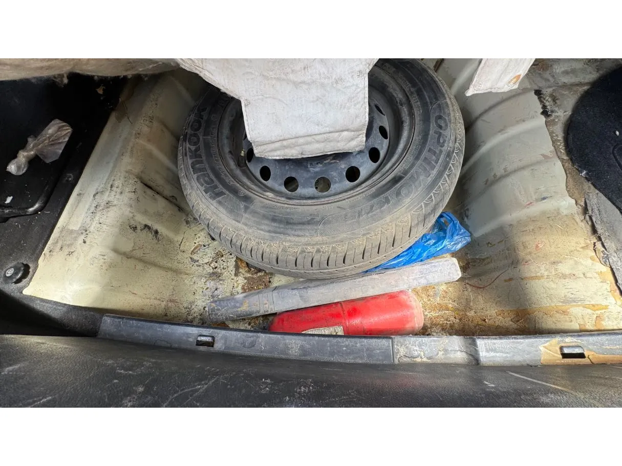 Car image 25