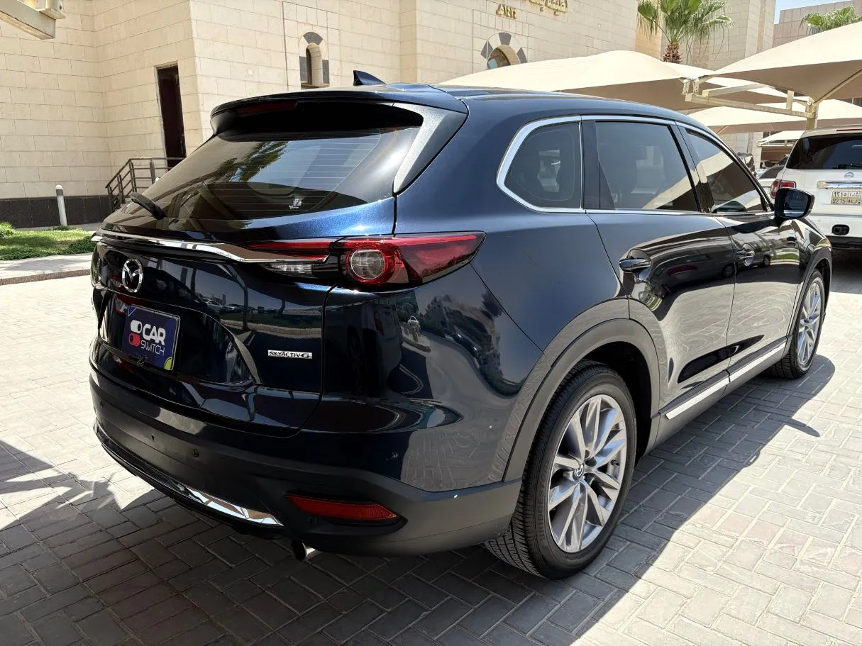 Car image 5