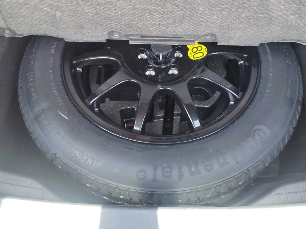 Car image 29