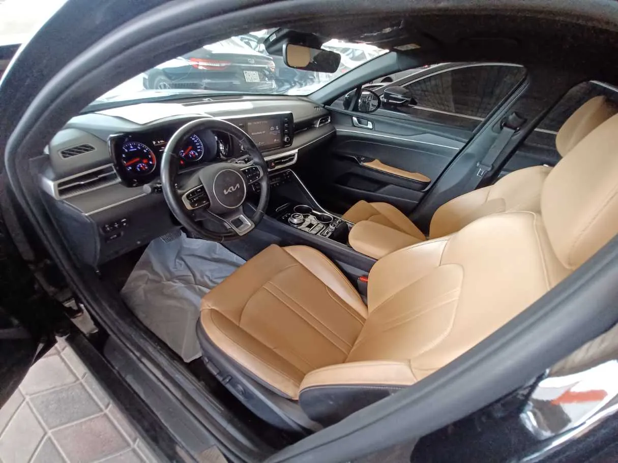 Car image 8