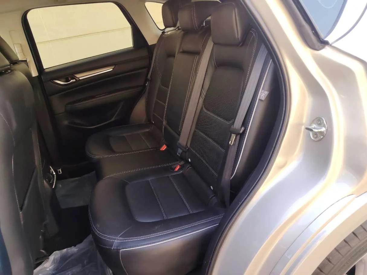 Car image 17