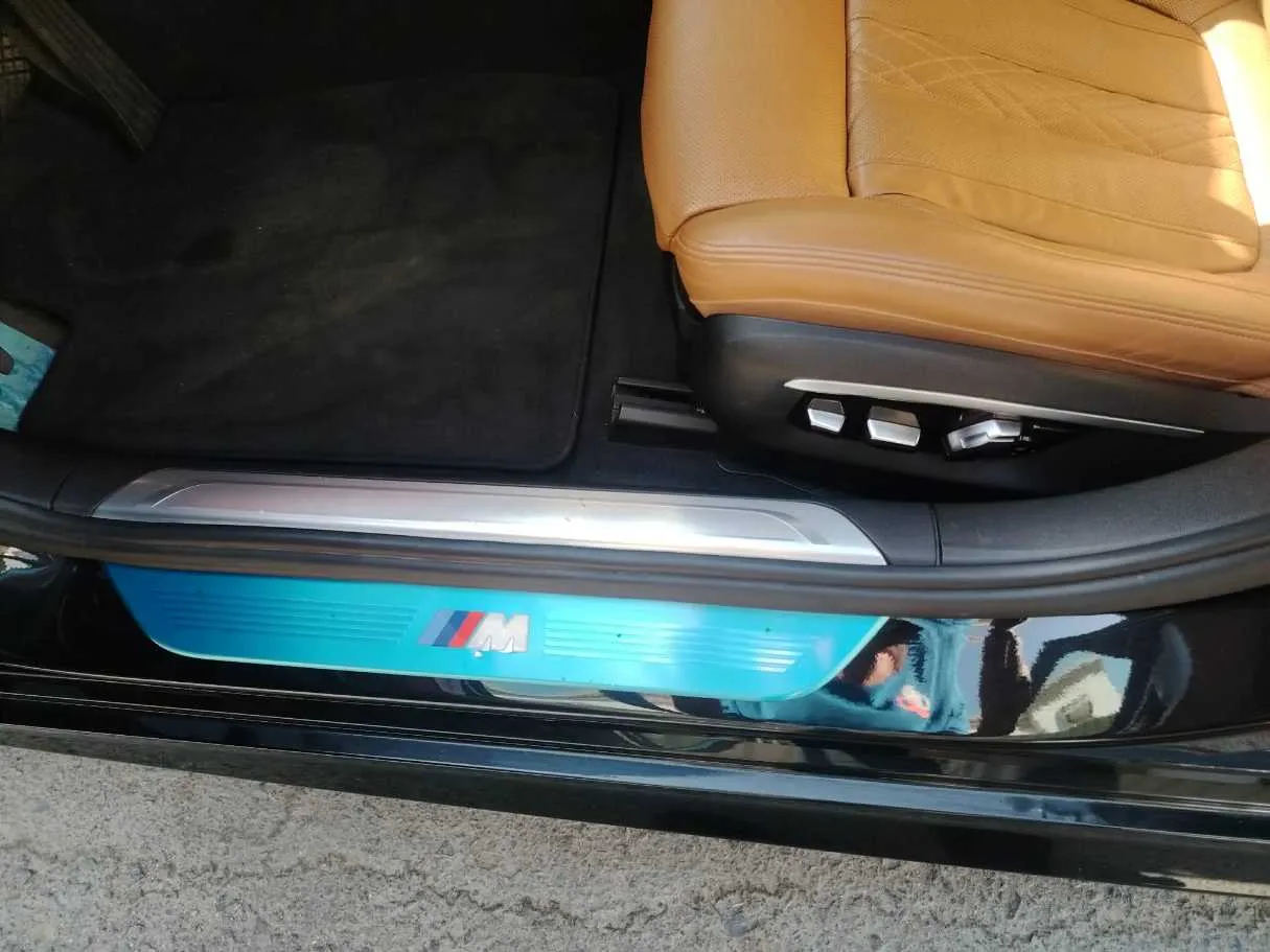 Car image 28