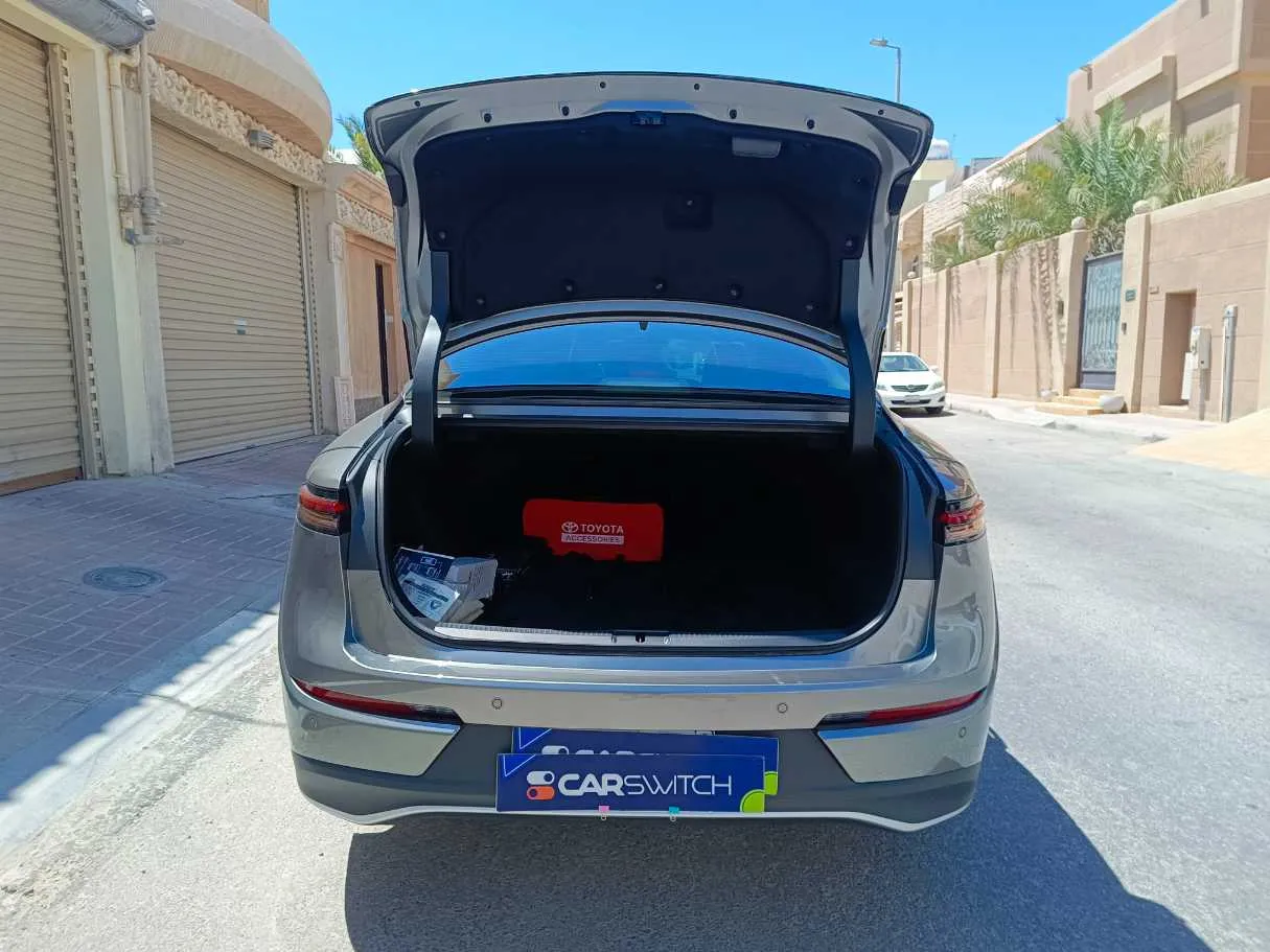 Car image 30