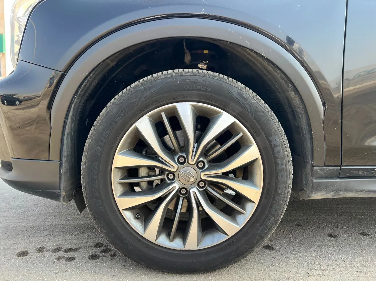 Car image 9