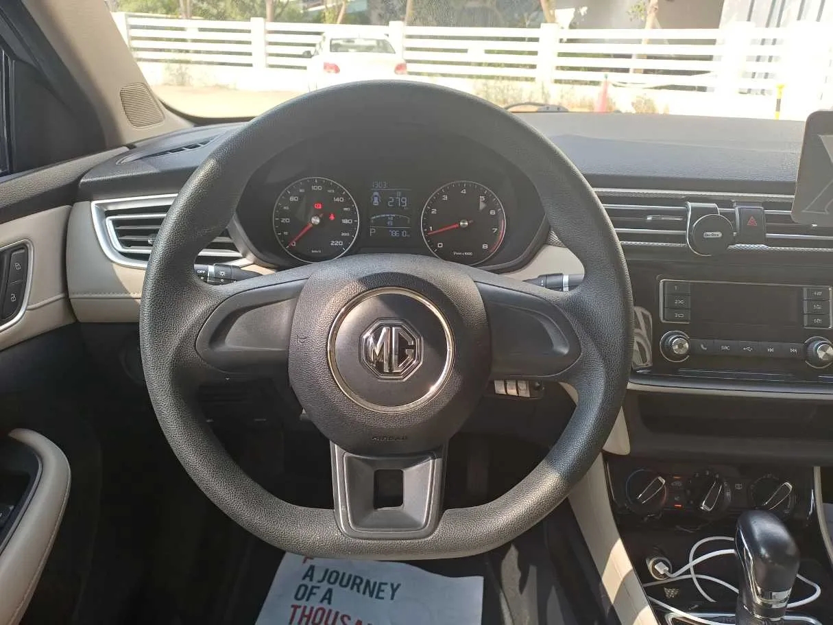 Car image 17