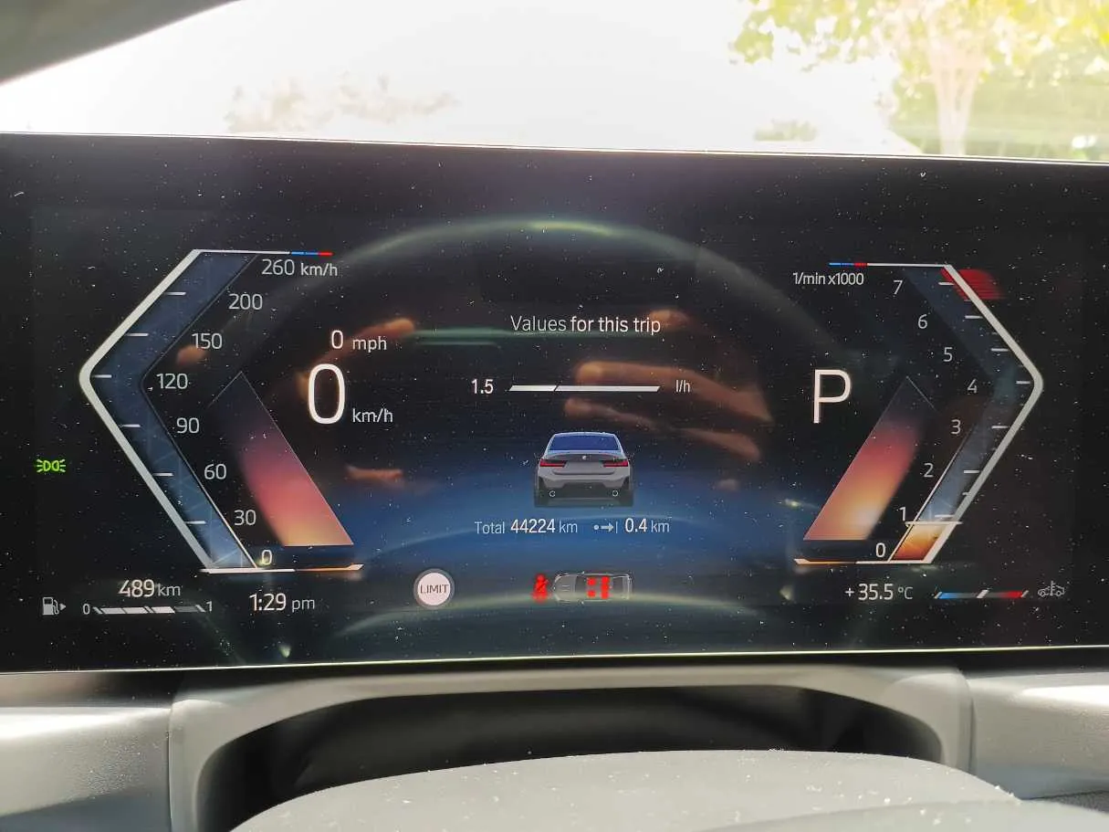 Car image 17