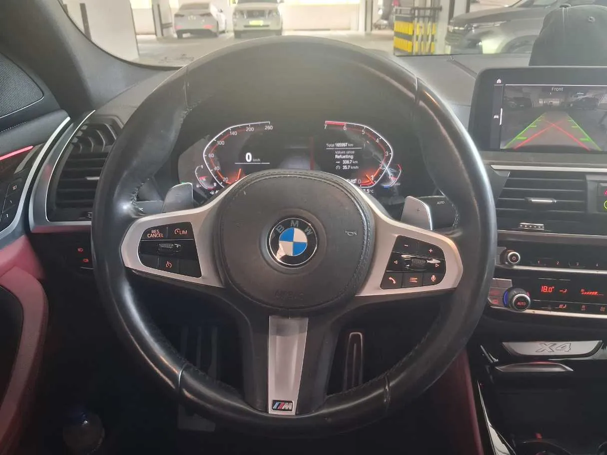 Car image 15