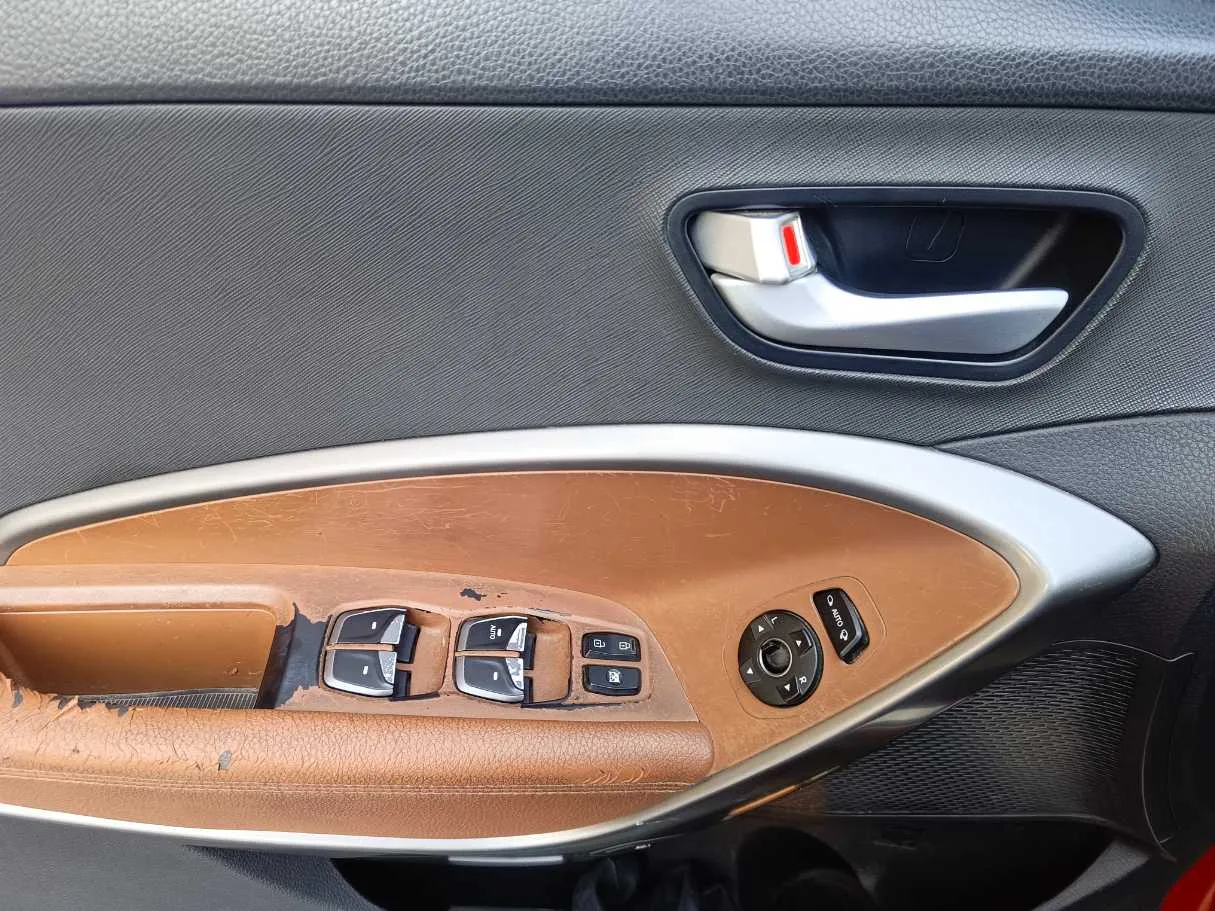 Car image 35