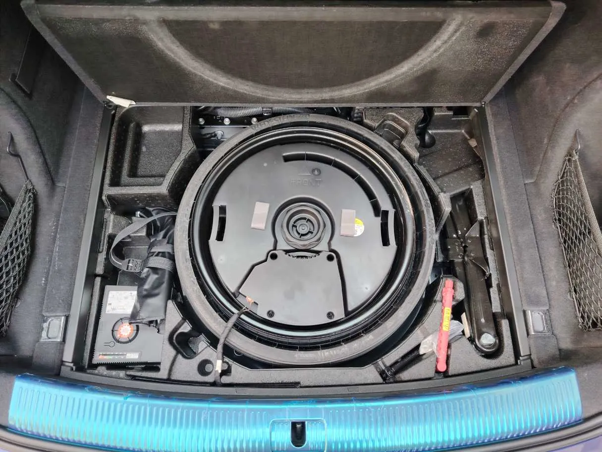 Car image 40